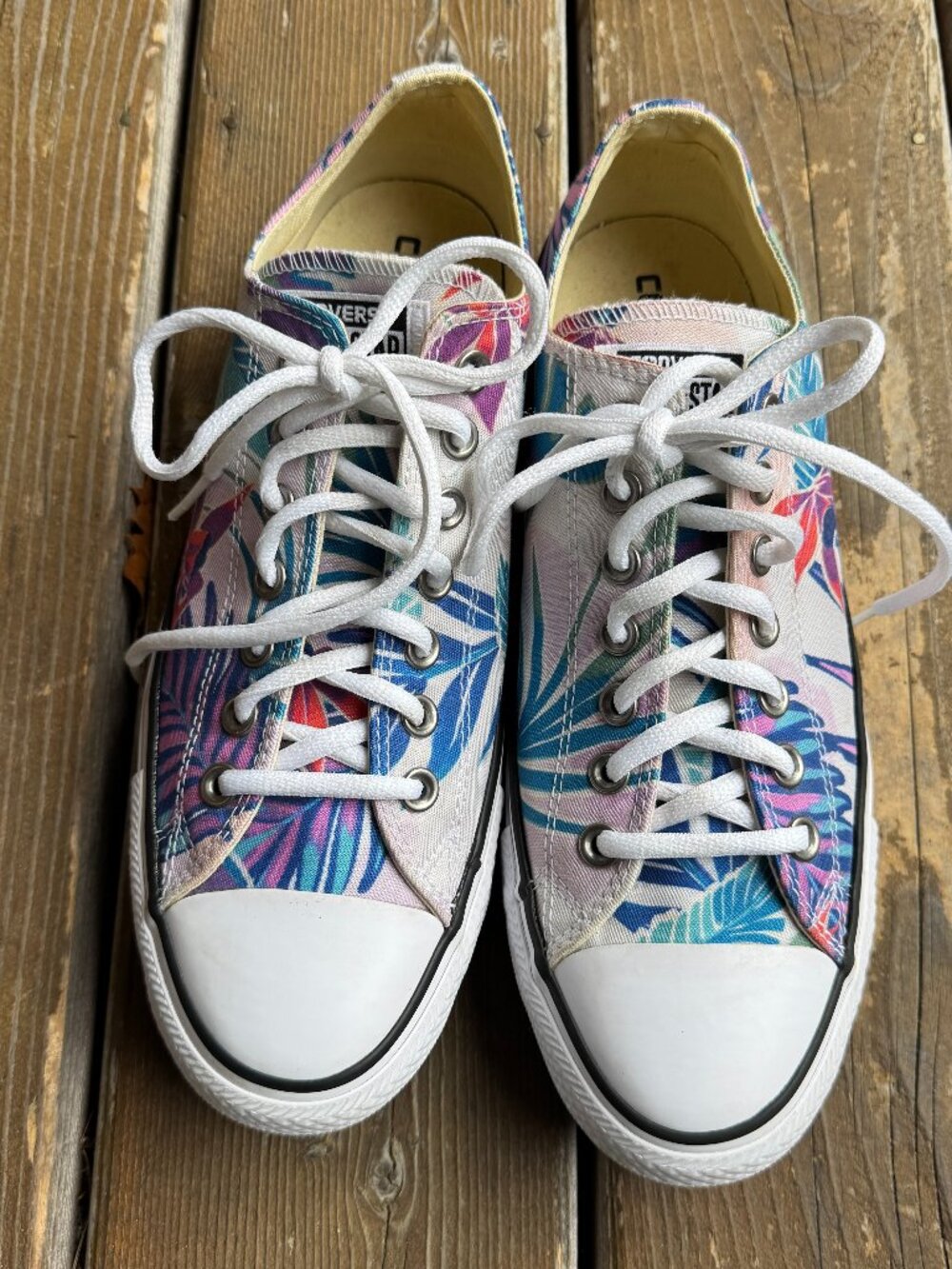 EUC Converse Ox Tropical Pattern Lace Up Sneakers 155396F  in Women's 11/Men's 9